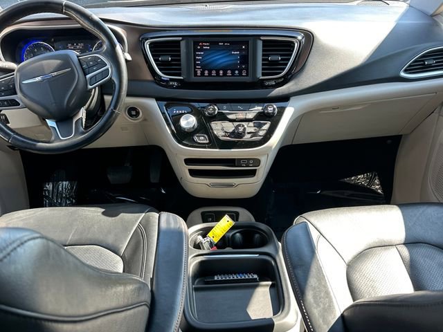 Used 2019 Chrysler Pacifica Touring-L FWD image 17