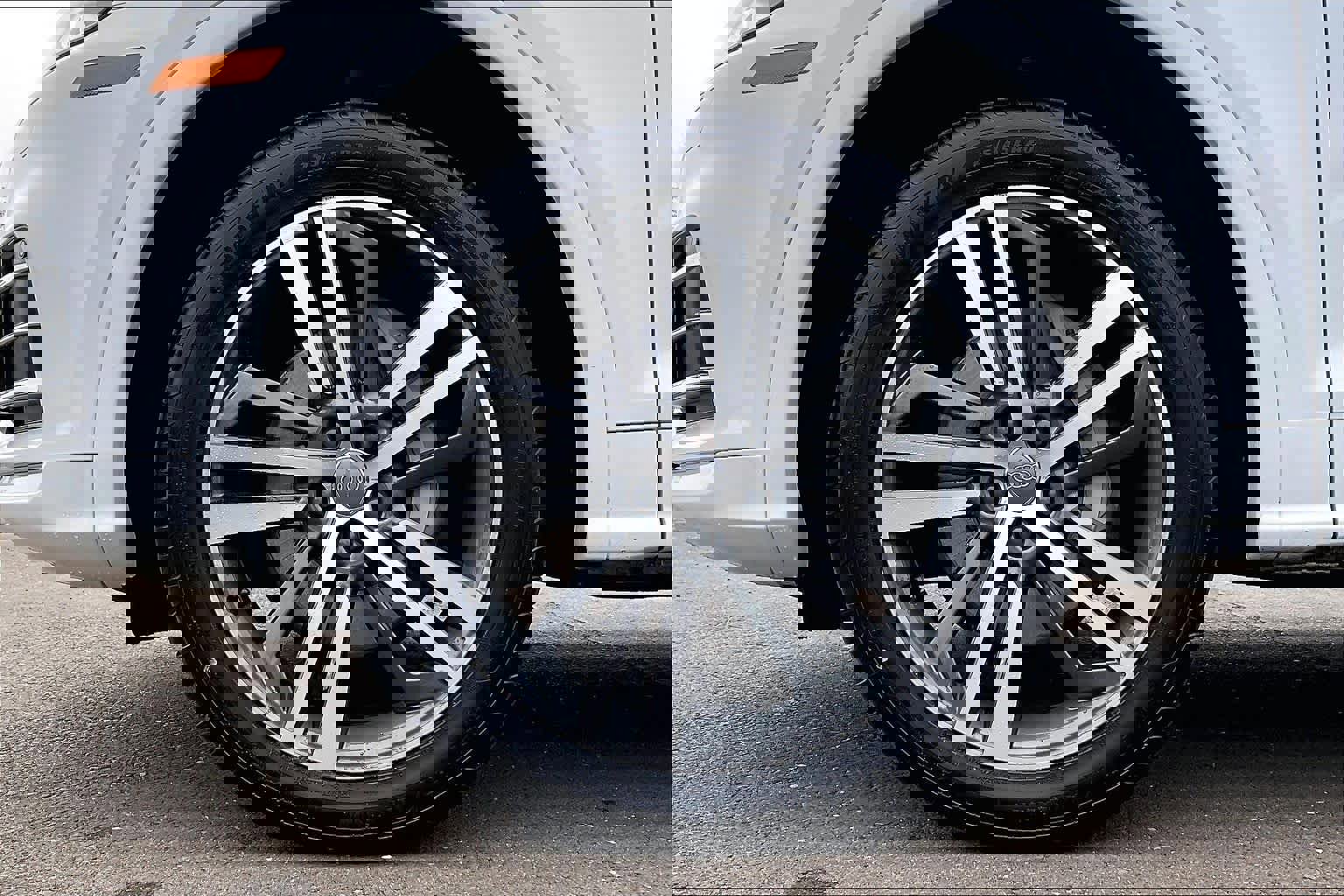 Used 2020 Audi Q5 e Premium Plus w/ Premium Plus Package image 12