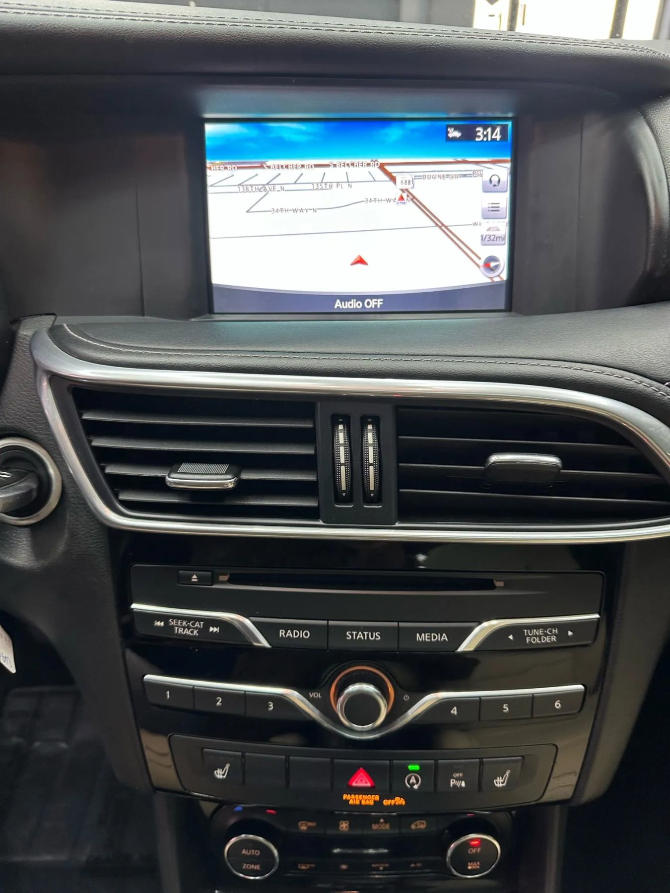 Used 2017 INFINITI QX30 Premium w/ Navigation Package image 22