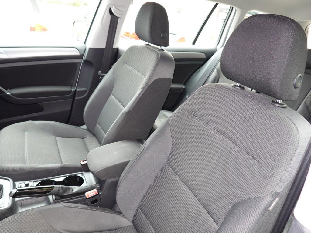 Used 2017 Volkswagen Golf S image 14