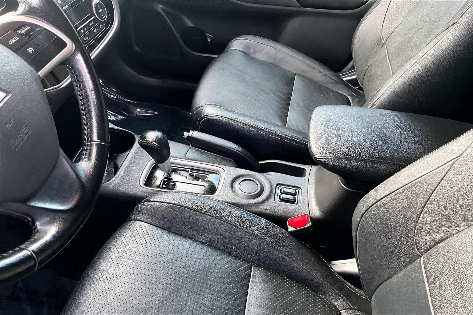 Used 2015 Mitsubishi Outlander SE FWD image 17