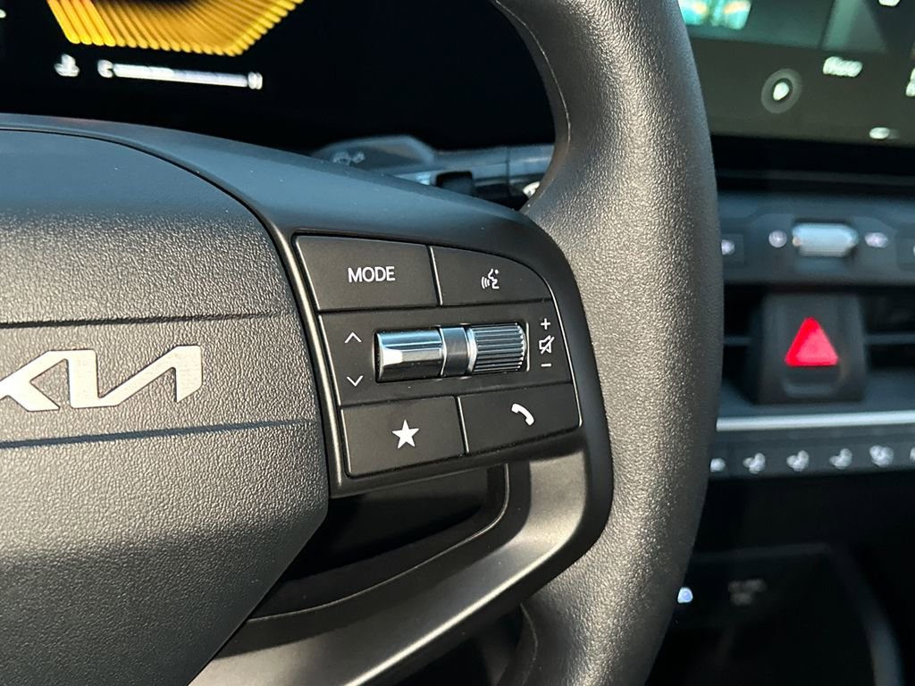 New 2025 Kia K4 FWD image 22