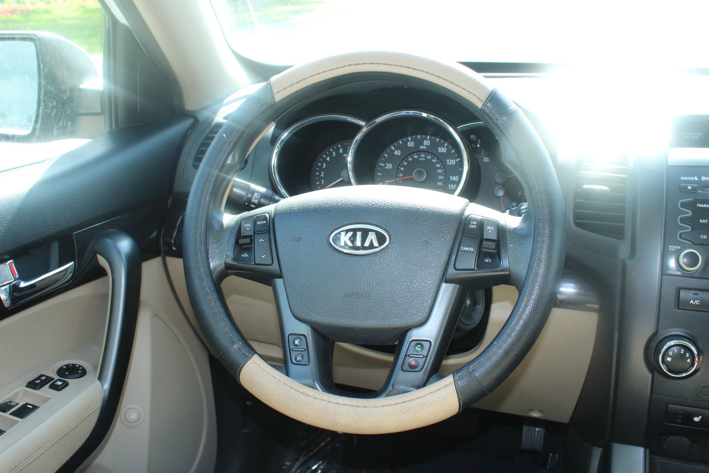 Used 2012 Kia Sorento LX w/ Convenience Pkg FWD image 9
