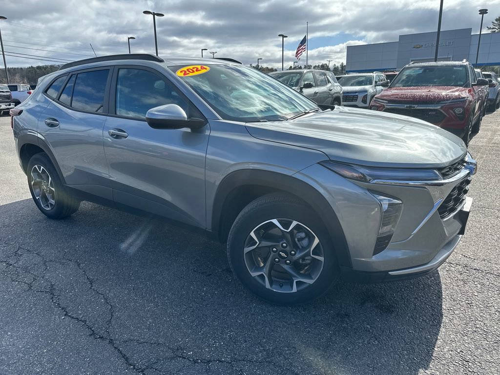 Used 2024 Chevrolet Trax LT w/ Driver Confidence Package image 7