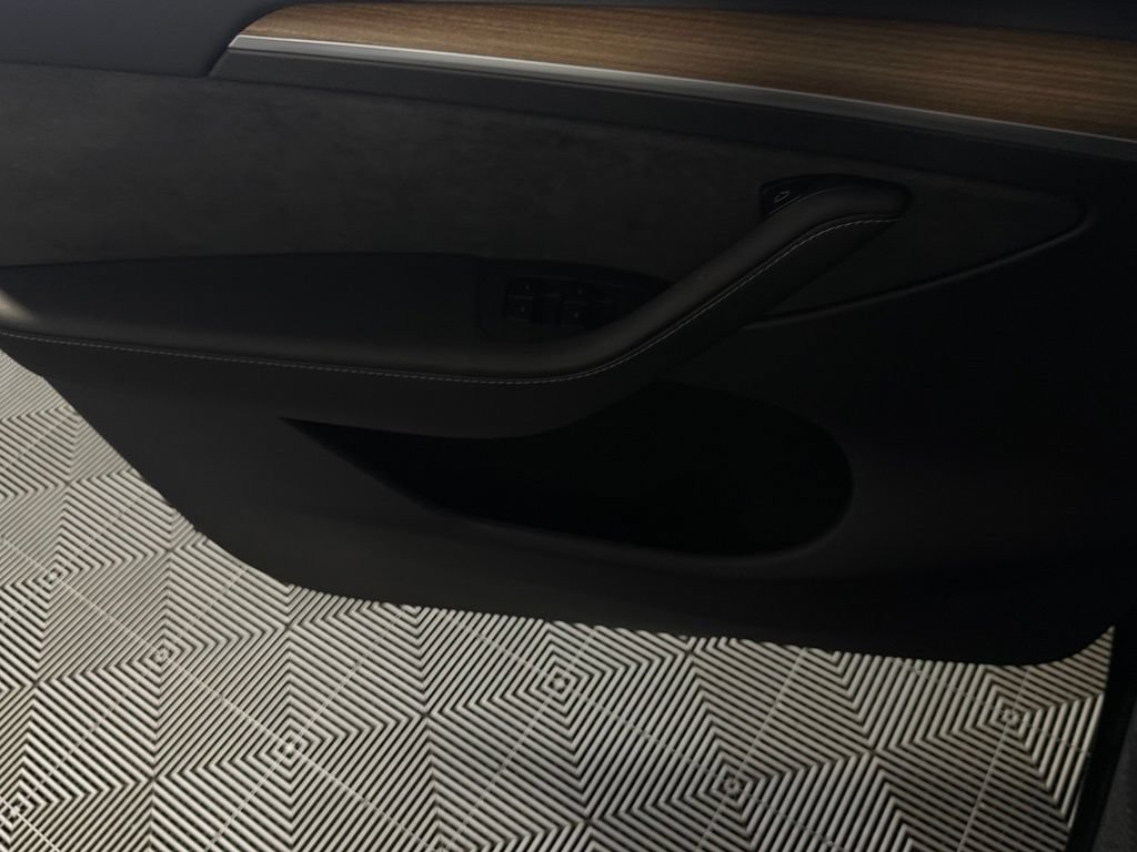Used 2025 Tesla Model Y Long Range RWD image 23