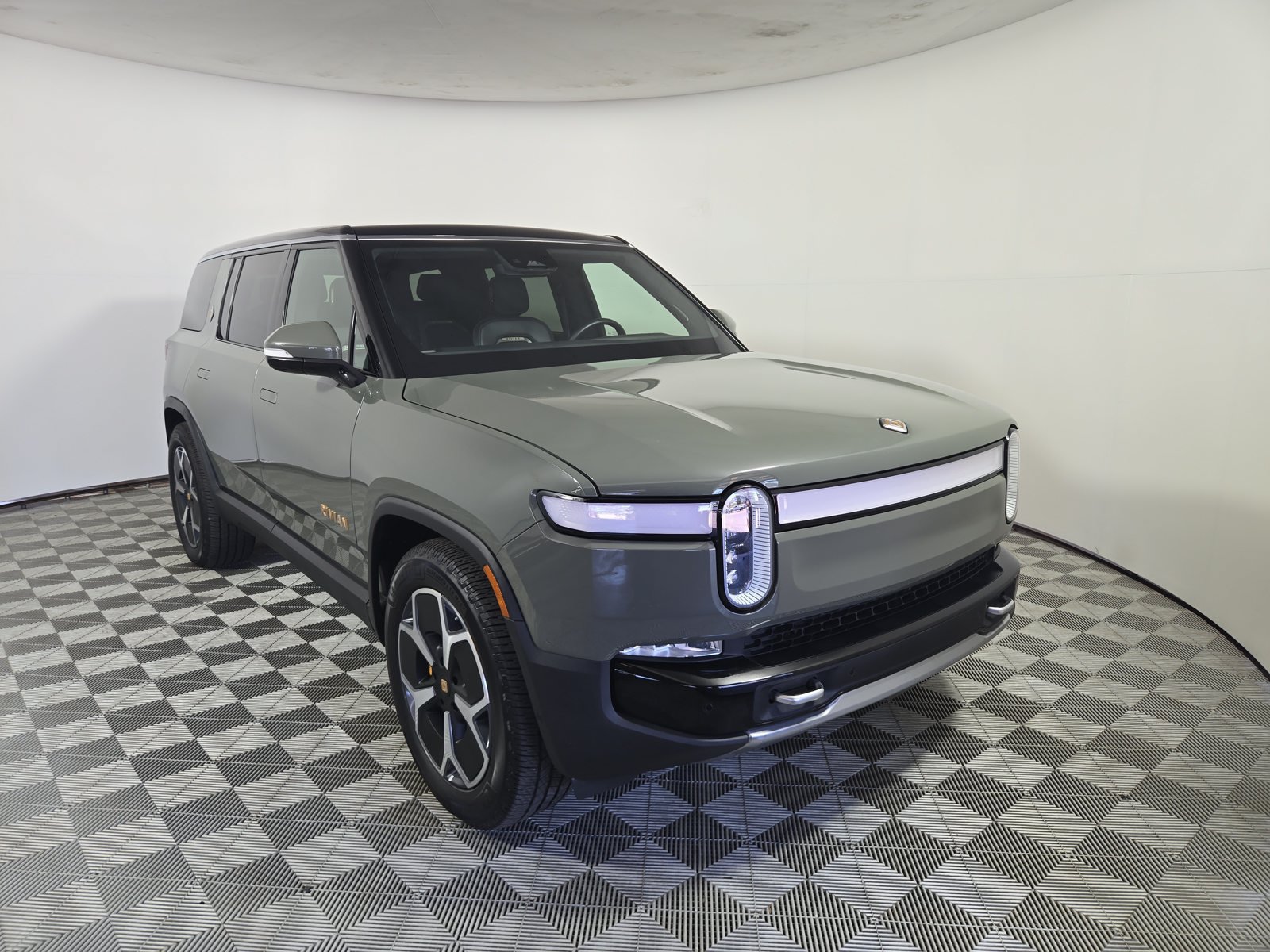 Used 2022 Rivian R1S Launch Edition Quad AWD/4WD image 7