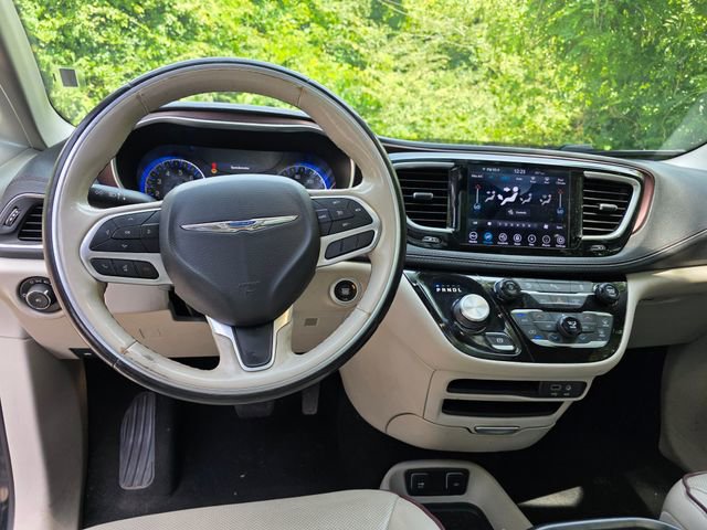 Used 2020 Chrysler Pacifica Limited FWD image 14