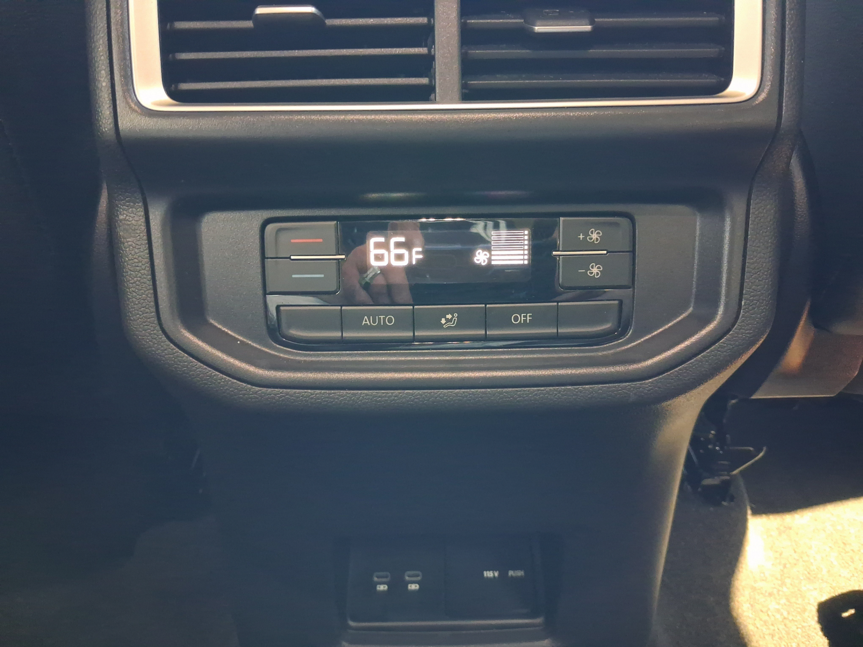 Used 2025 Volkswagen Atlas SE AWD/4WD image 25