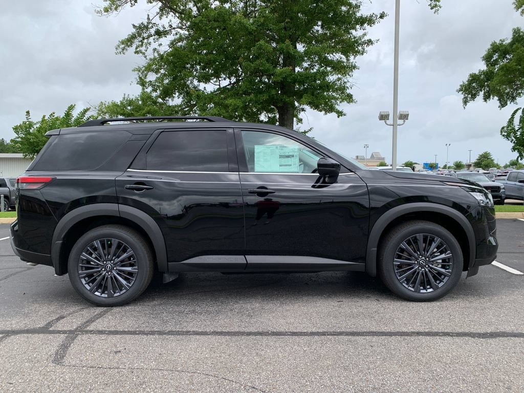 New 2026 Nissan Pathfinder SL w/ SL Premium Package FWD image 2
