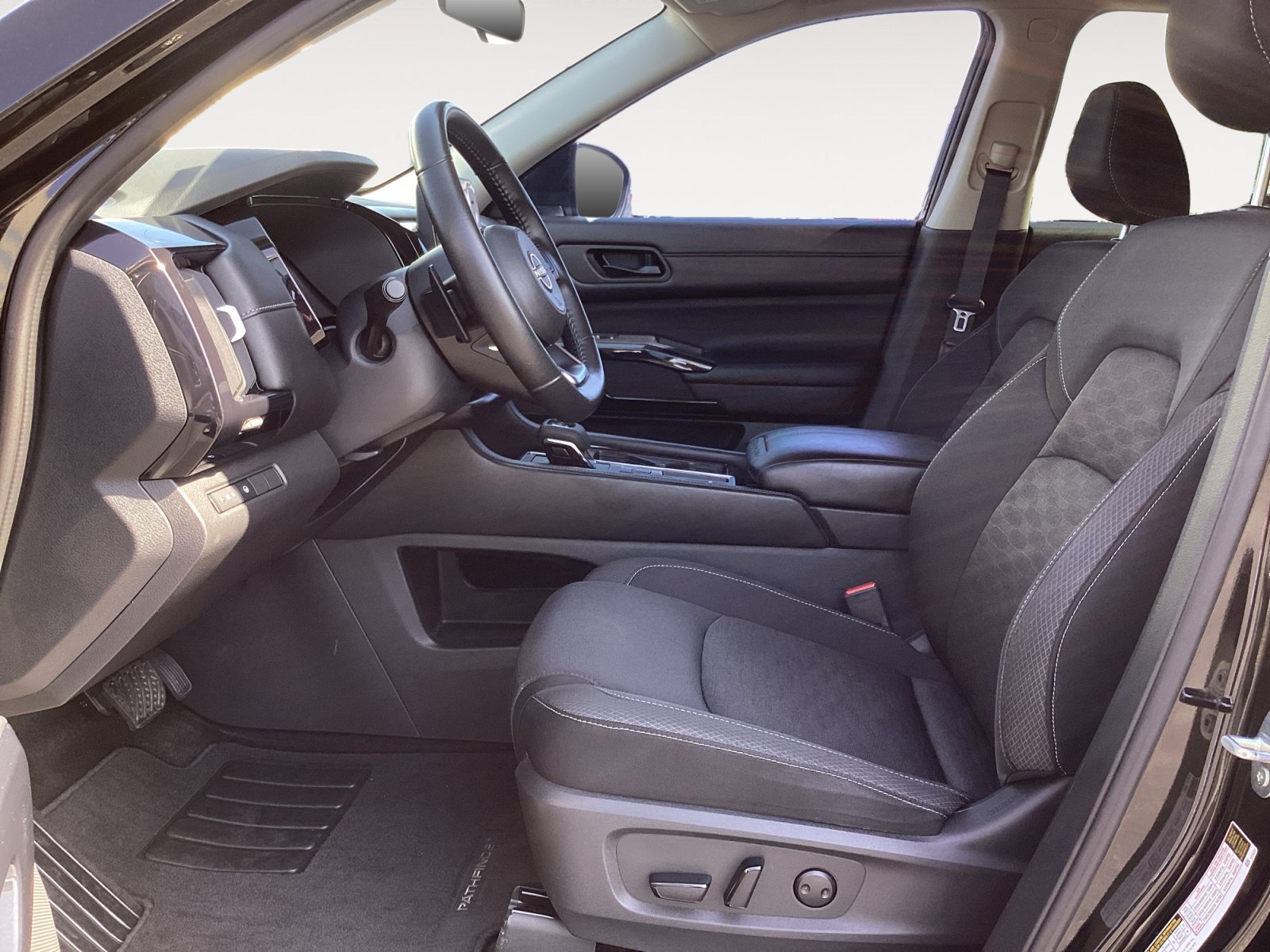 Used 2024 Nissan Pathfinder SV FWD image 26
