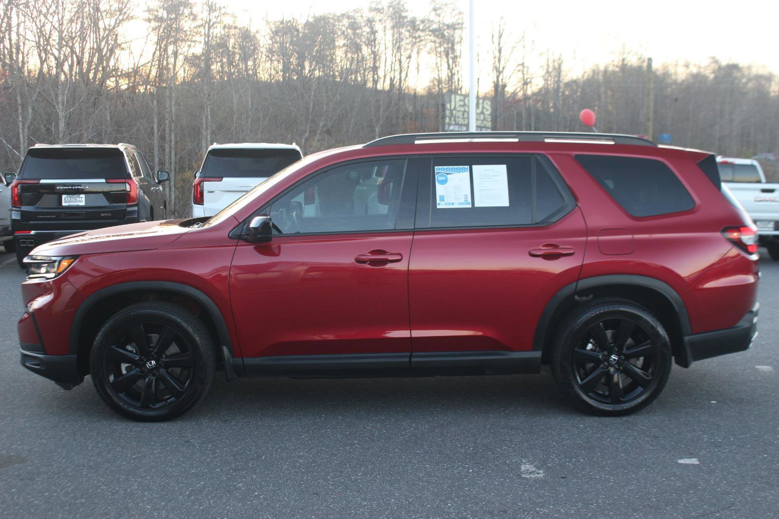 Used 2025 Honda Pilot Black Edition image 4