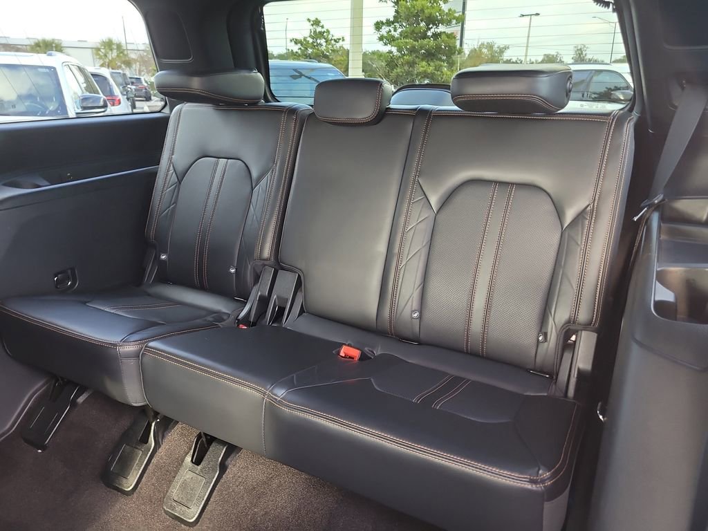 Used 2023 Ford Expedition Platinum image 13