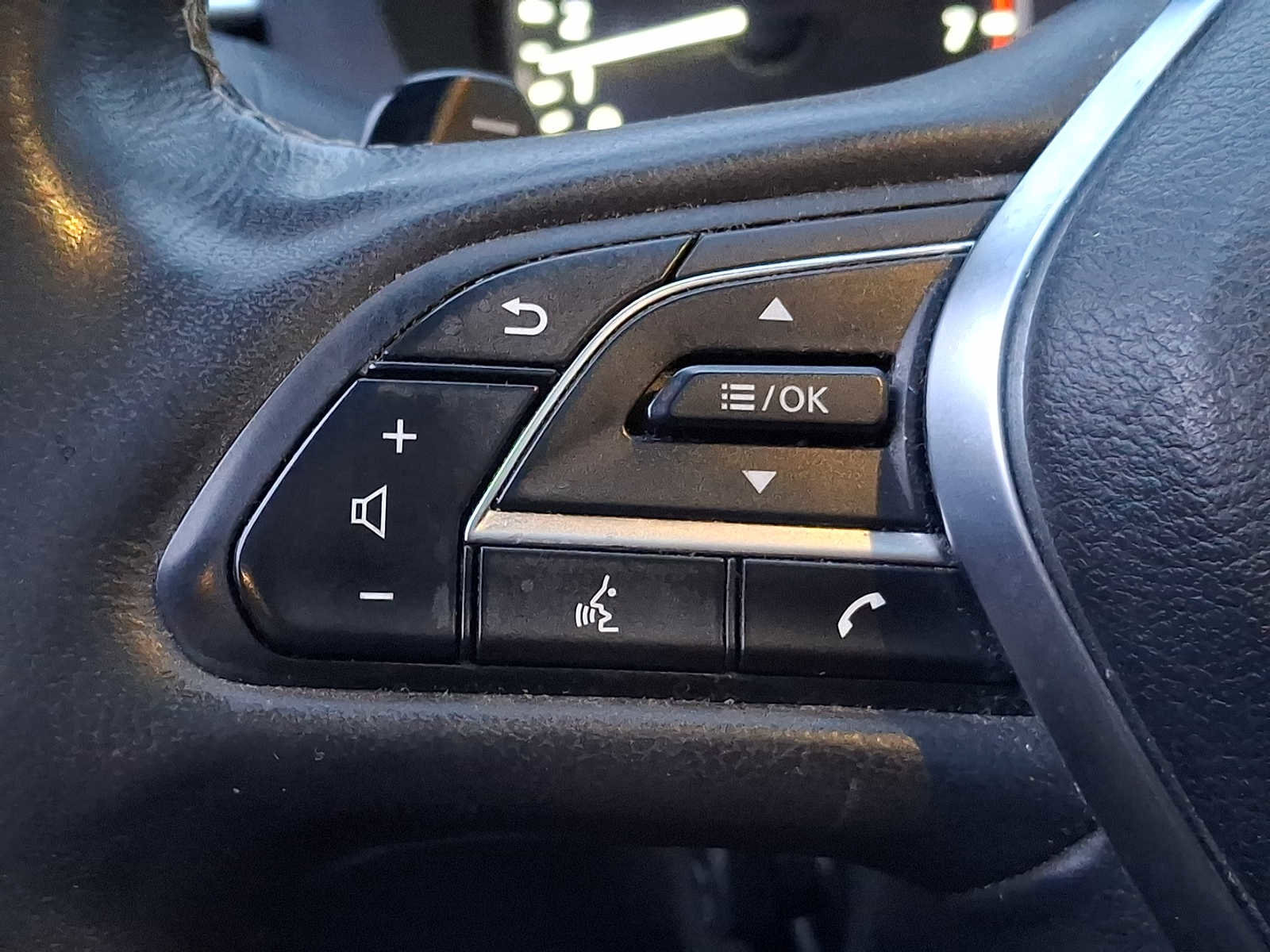 Used 2019 INFINITI QX50 Essential w/ Sensory Package image 18