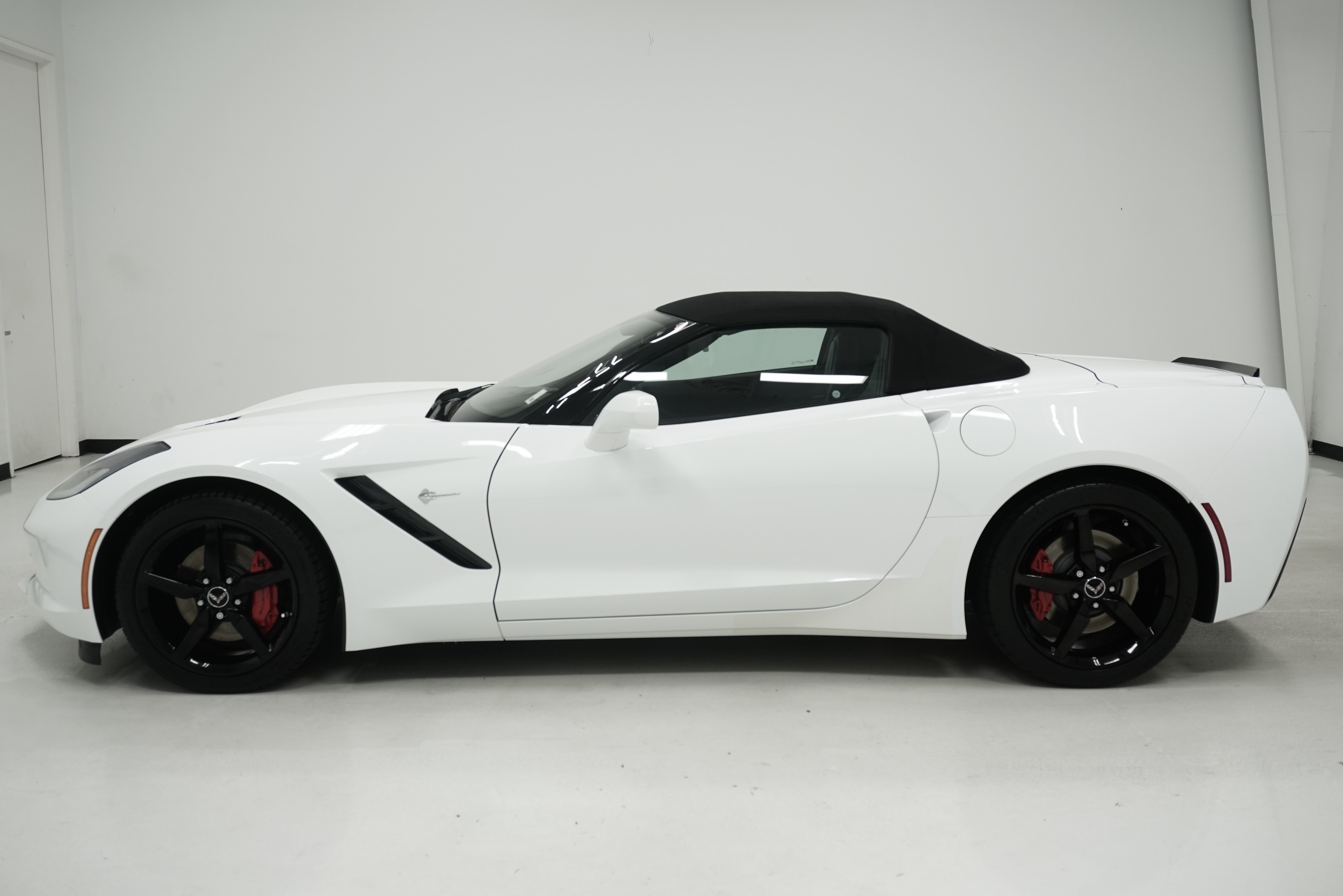 Used 2015 Chevrolet Corvette Stingray Convertible w/ 2LT Preferred Equipment Group RWD image 7