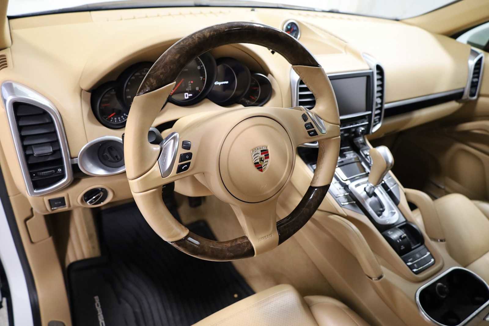 Used 2014 Porsche Cayenne AWD/4WD image 4