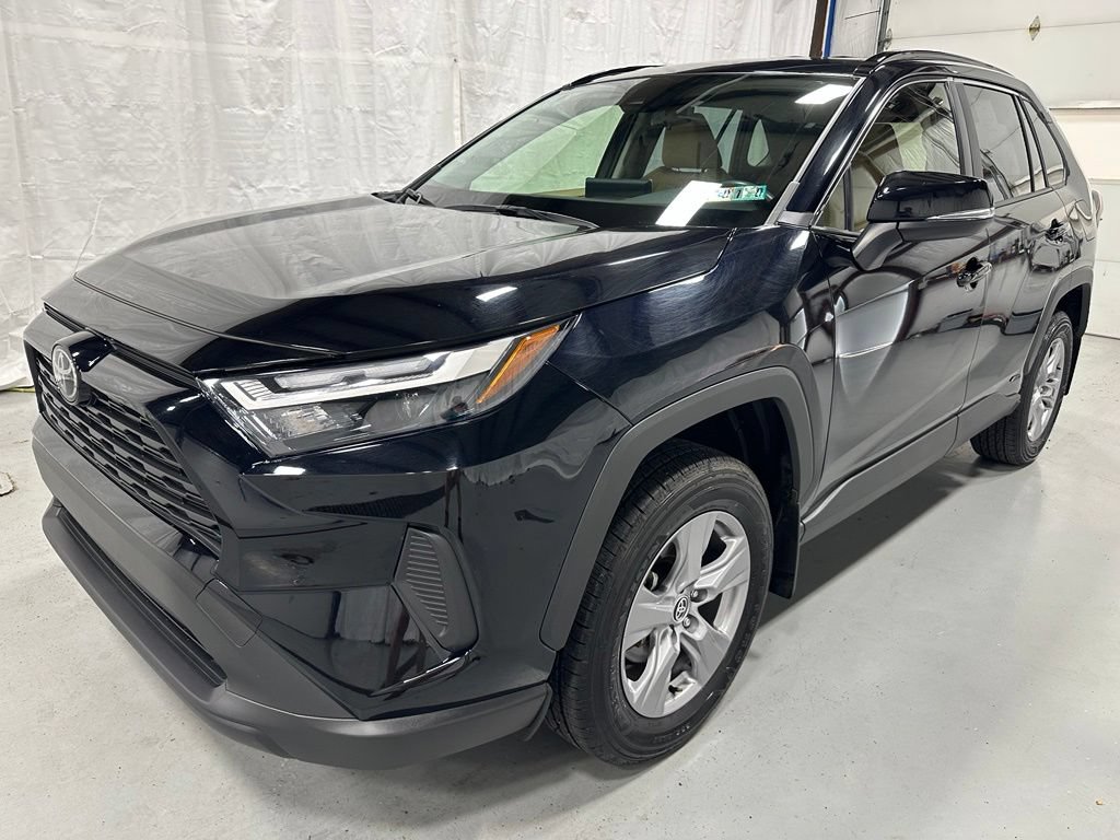 Used 2025 Toyota RAV4 XLE AWD/4WD image 3