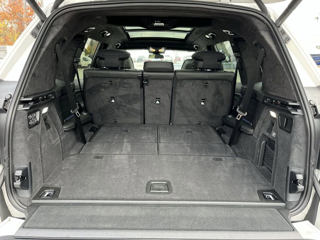 Used 2025 BMW X7 M60i image 24