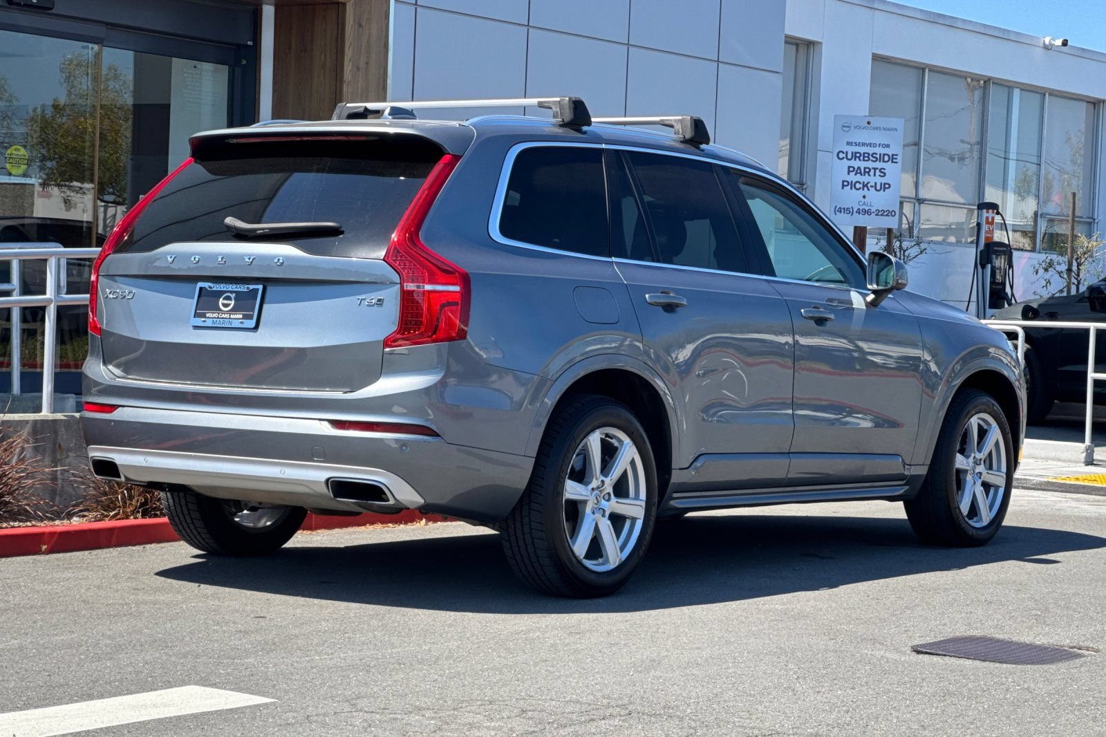 Used 2020 Volvo XC90 T6 Momentum AWD/4WD image 2