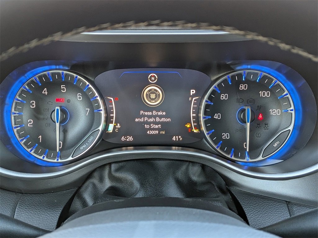 Used 2024 Chrysler Pacifica Touring-L image 28