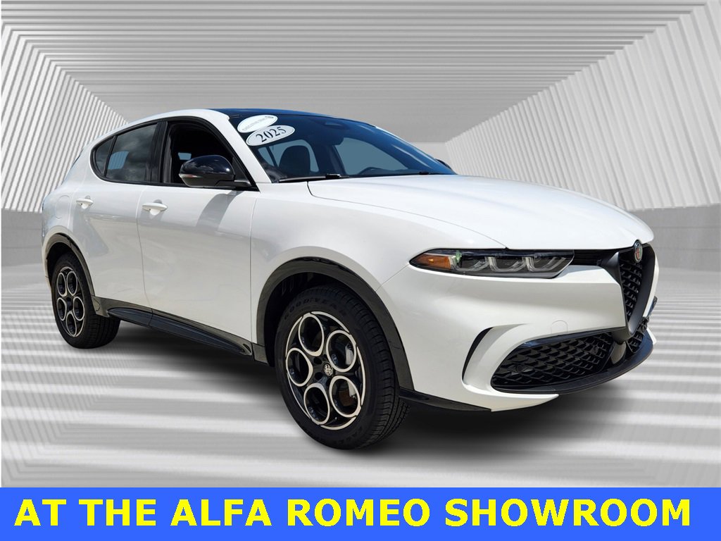 Used 2025 Alfa Romeo Tonale w/ Premium Package image 8