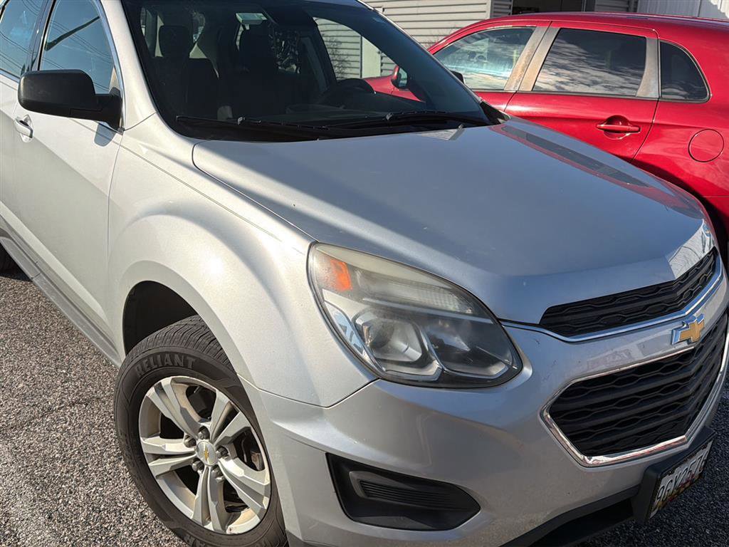 Used 2017 Chevrolet Equinox LS image 2