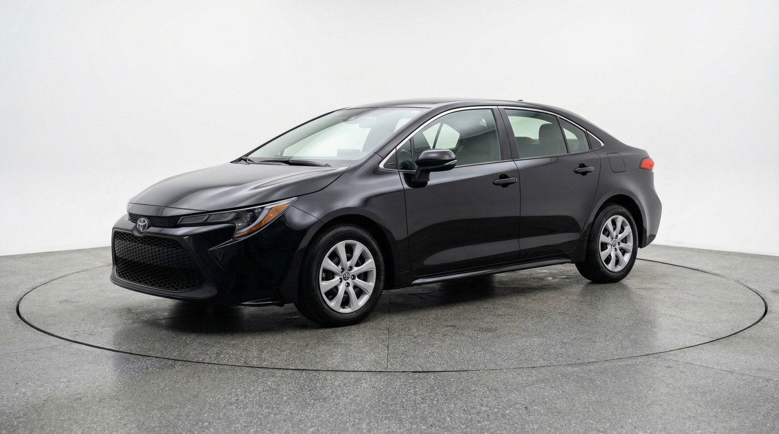 Used 2025 Toyota Corolla LE image 3