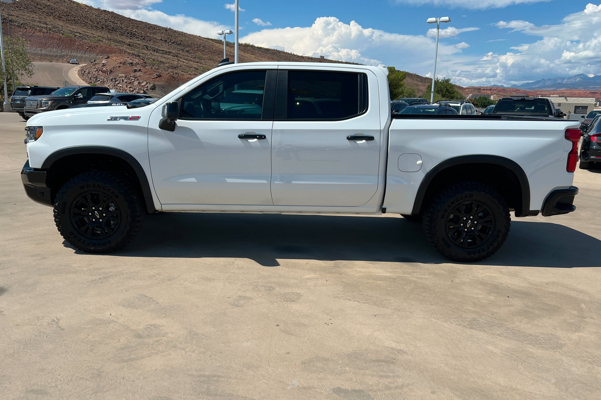 Used 2024 Chevrolet Silverado 1500 ZR2 w/ Technology Package AWD/4WD image 2