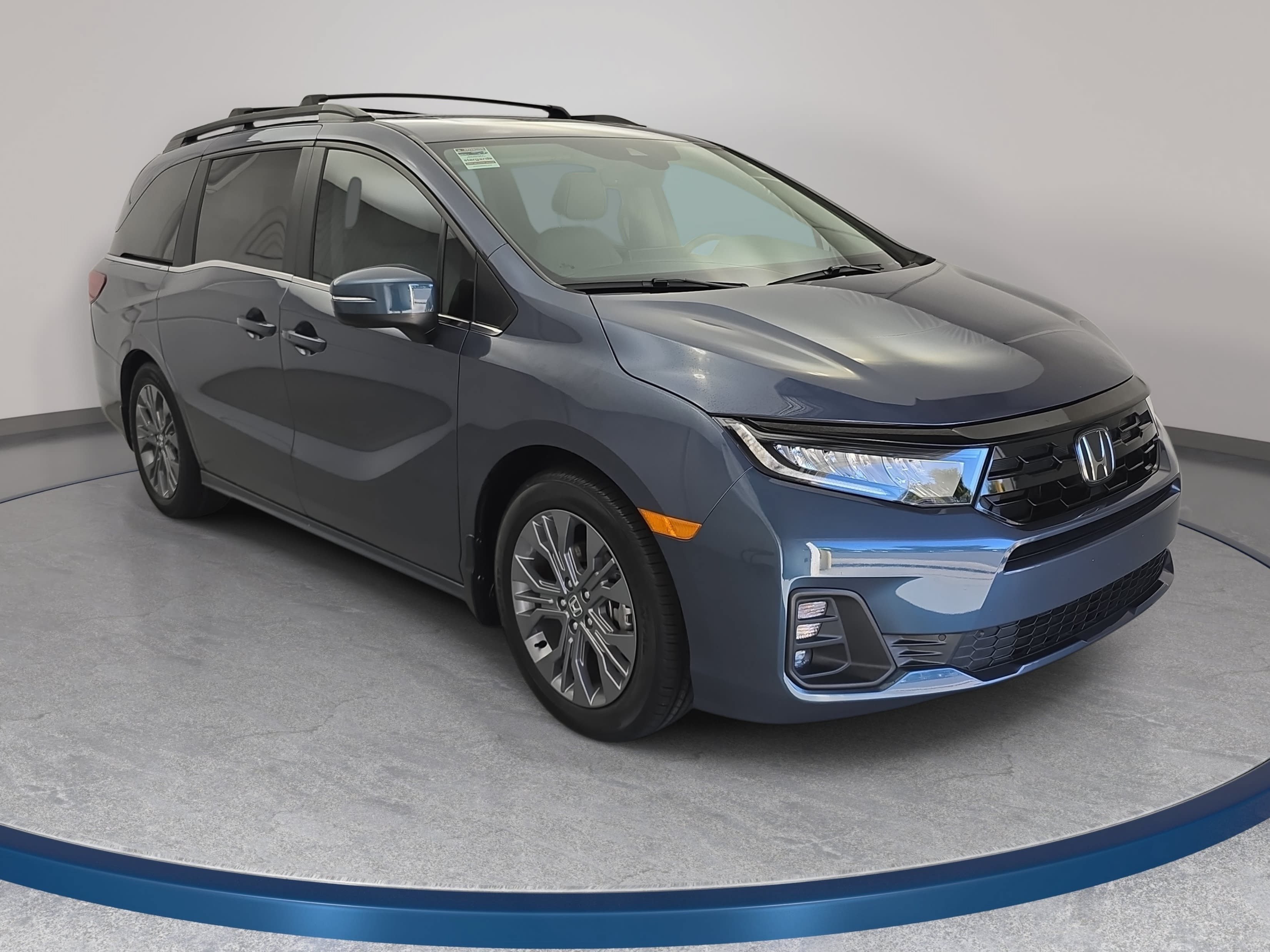 Certified 2025 Honda Odyssey Touring image 3
