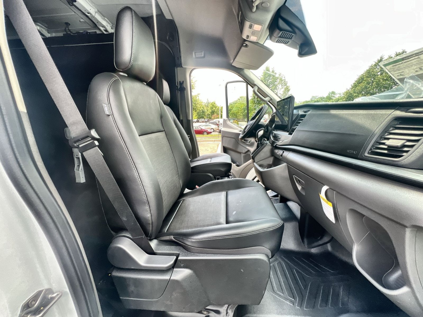New 2026 Ford Transit 250 148 Medium Roof Extended AWD w/ Load Area Protection Package image 32