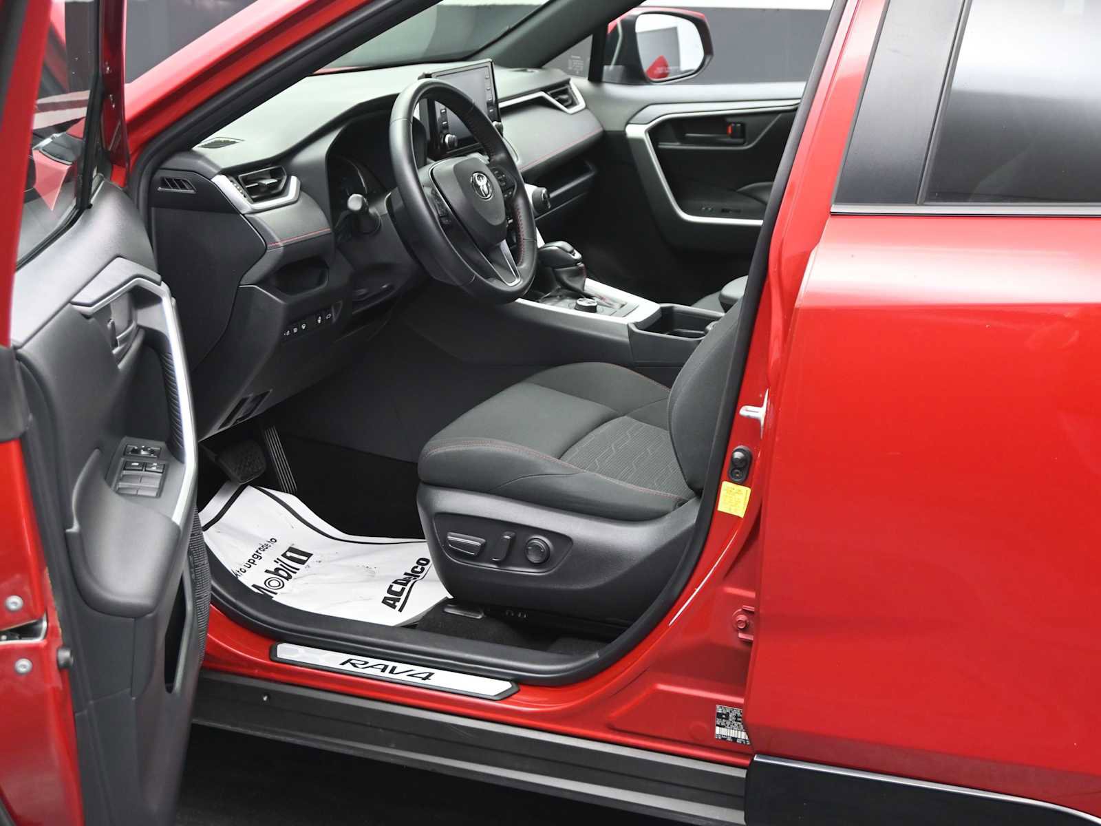 Used 2021 Toyota RAV4 SE w/ Weather & Moonroof Package image 6