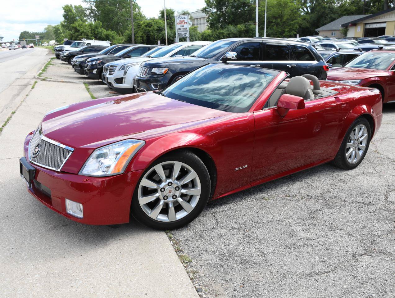 Used 2005 Cadillac XLR RWD image 13