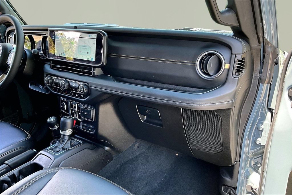 Used 2024 Jeep Wrangler Unlimited Sahara w/ Technology Group AWD/4WD image 18