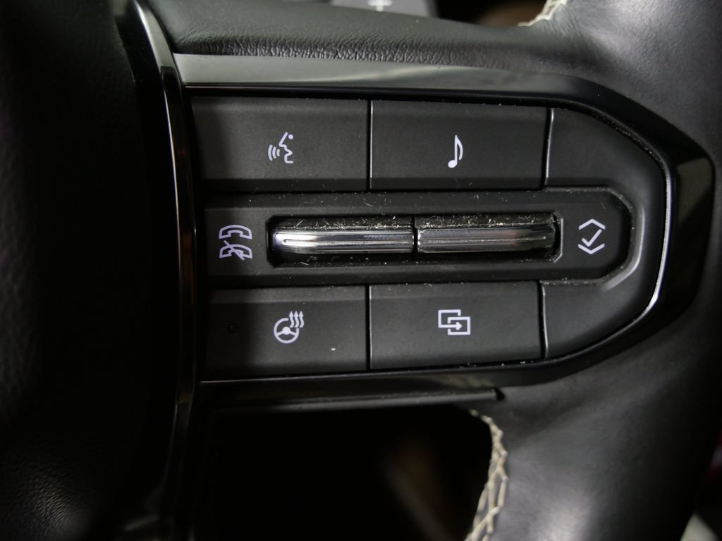 Used 2025 GMC Yukon Denali Ultimate AWD/4WD image 26