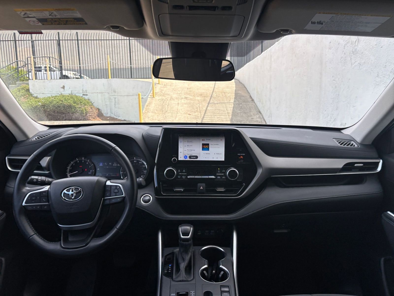 Used 2025 Toyota Highlander LE image 35