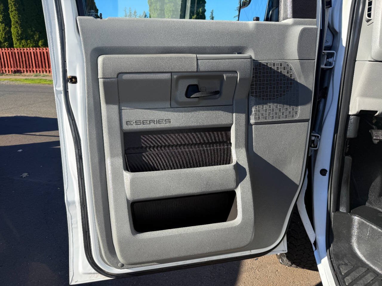 Used 2014 Ford E-350 and Econoline 350 Extended Super Duty w/ Power Group RWD image 30