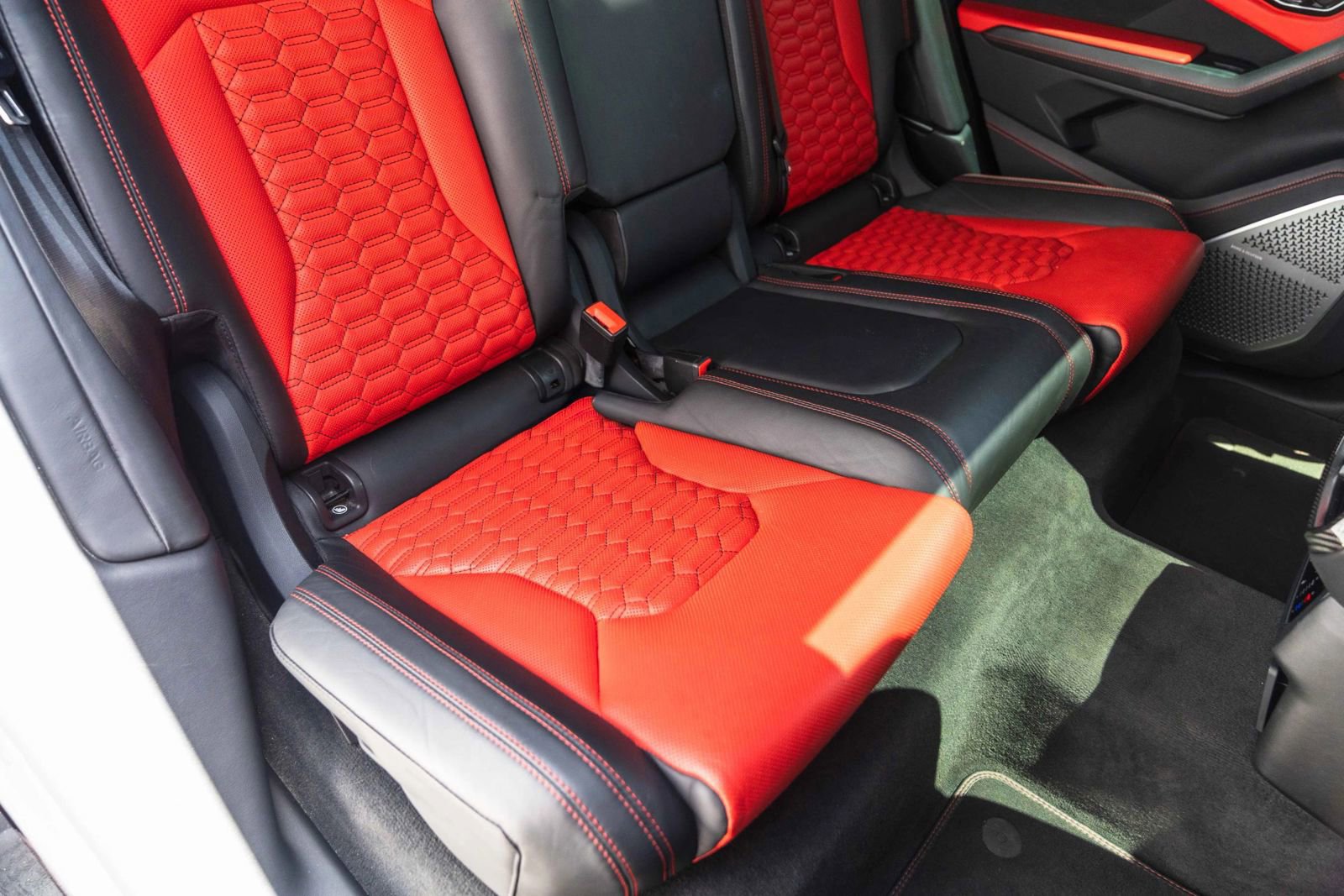 Used 2020 Lamborghini Urus AWD/4WD image 28
