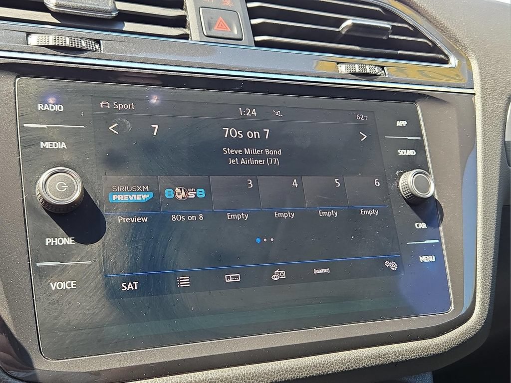 Used 2019 Volkswagen Tiguan SE w/ Panoramic Sunroof Package AWD/4WD image 17