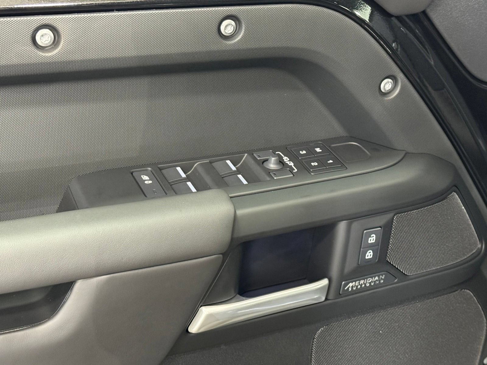 New 2026 Land Rover Defender 110 X-Dynamic SE AWD/4WD image 13