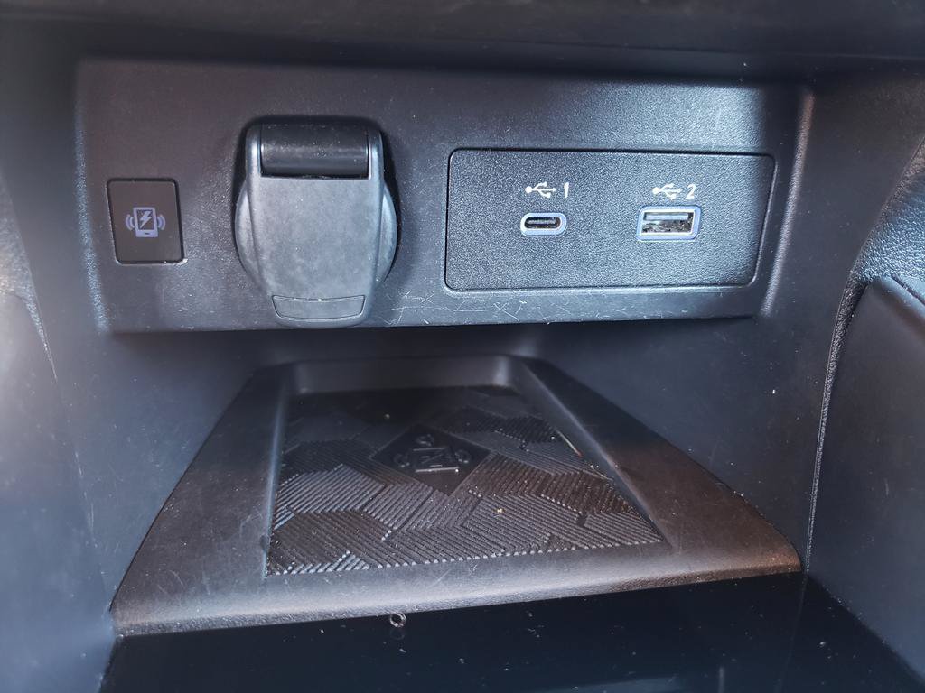 Used 2024 Nissan Versa SR FWD image 17