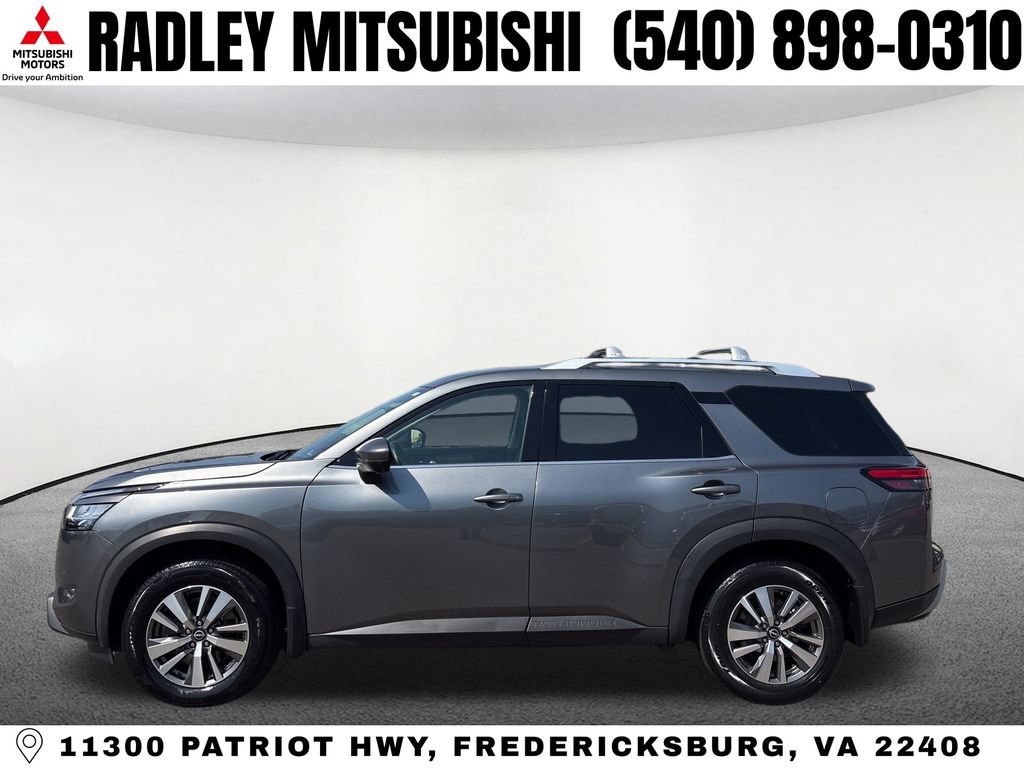 Used 2023 Nissan Pathfinder SL AWD/4WD image 16