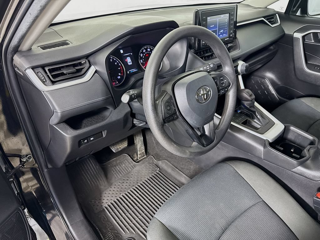 Used 2022 Toyota RAV4 LE FWD image 9