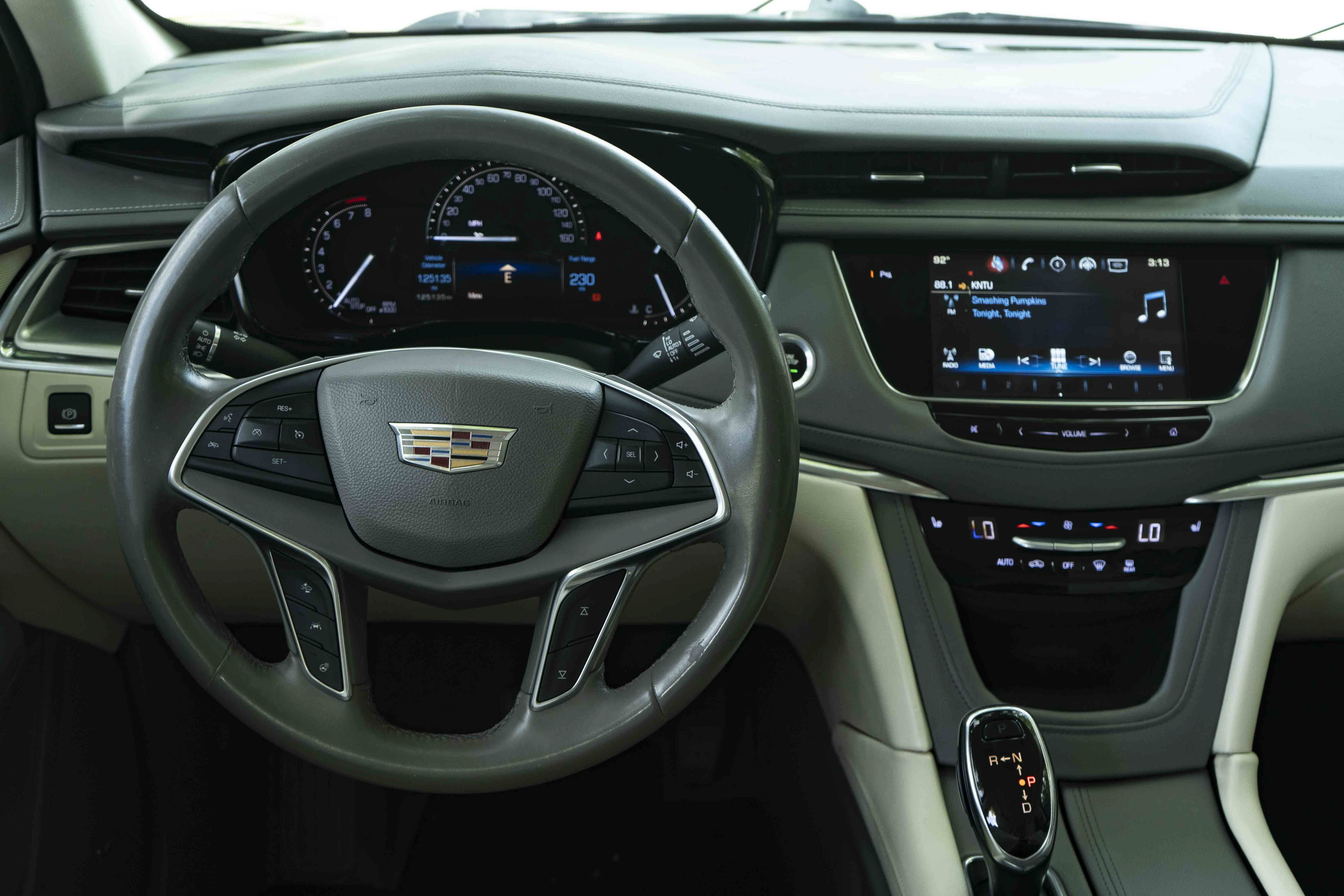 Used 2017 Cadillac XT5 Luxury w/ Driver Awareness Package FWD image 19