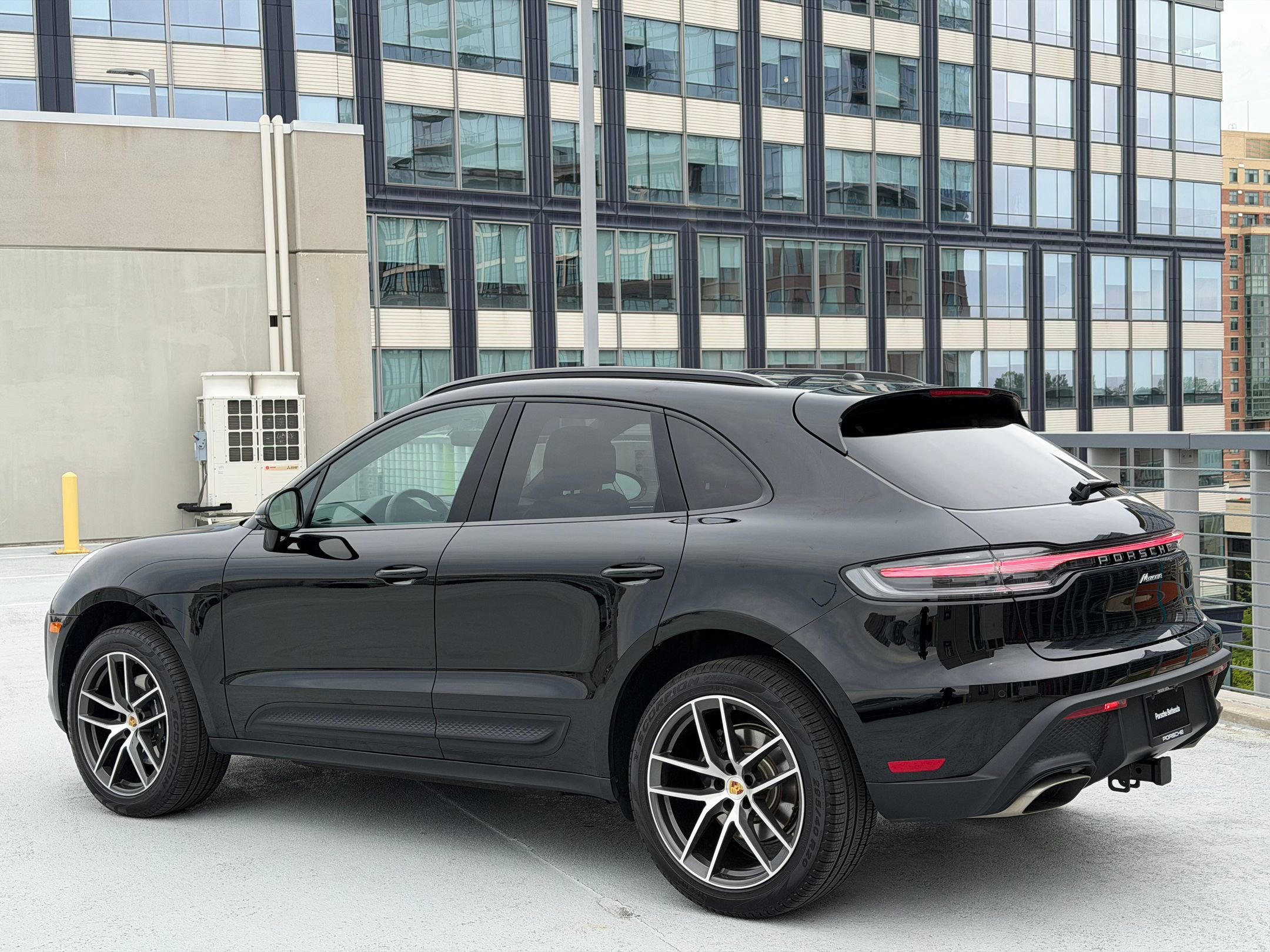 Certified 2026 Porsche Macan AWD/4WD image 3