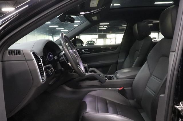 Used 2022 Porsche Cayenne Platinum Edition AWD/4WD image 10
