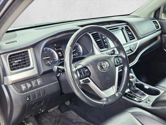 Used 2019 Toyota Highlander XLE FWD image 10