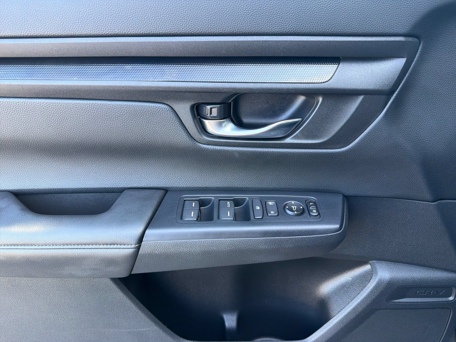Used 2025 Honda CR-V LX image 10