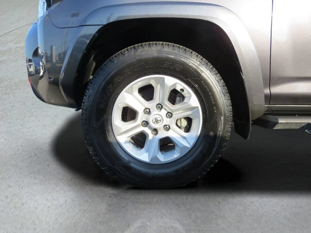 Used 2022 Toyota 4Runner SR5 Premium AWD/4WD image 11