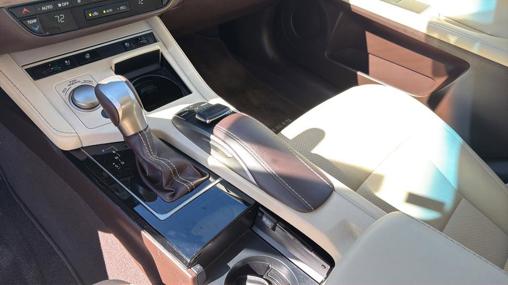 Used 2016 Lexus ES 350 w/ Navigation System Package image 27