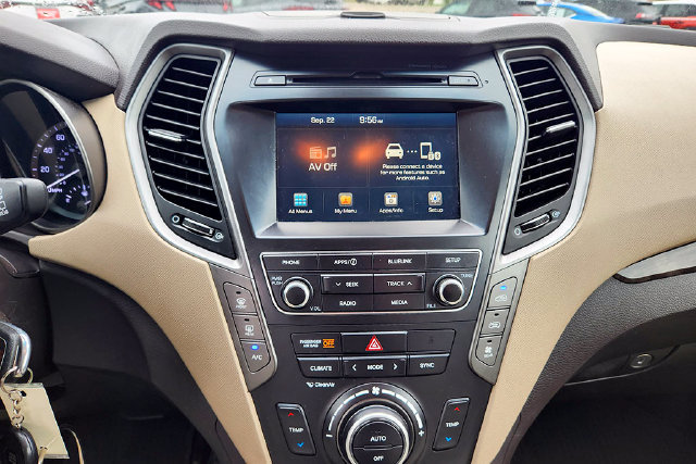 Used 2017 Hyundai Santa Fe SE AWD/4WD image 7