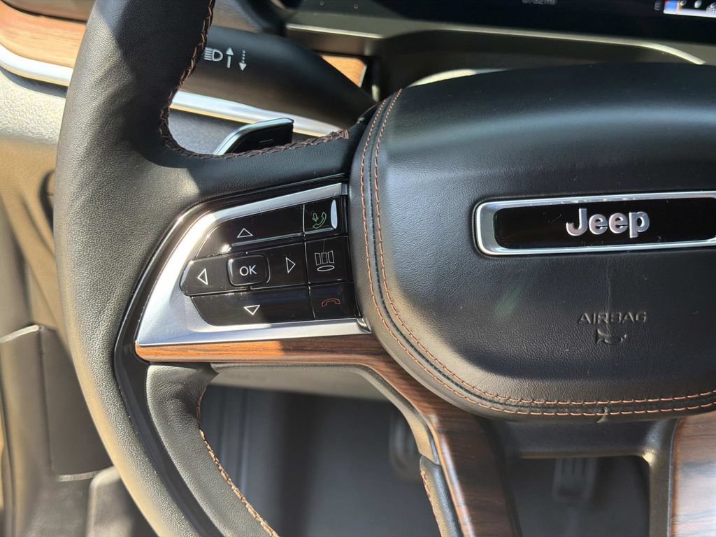 Used 2025 Jeep Grand Cherokee L Summit AWD/4WD image 25
